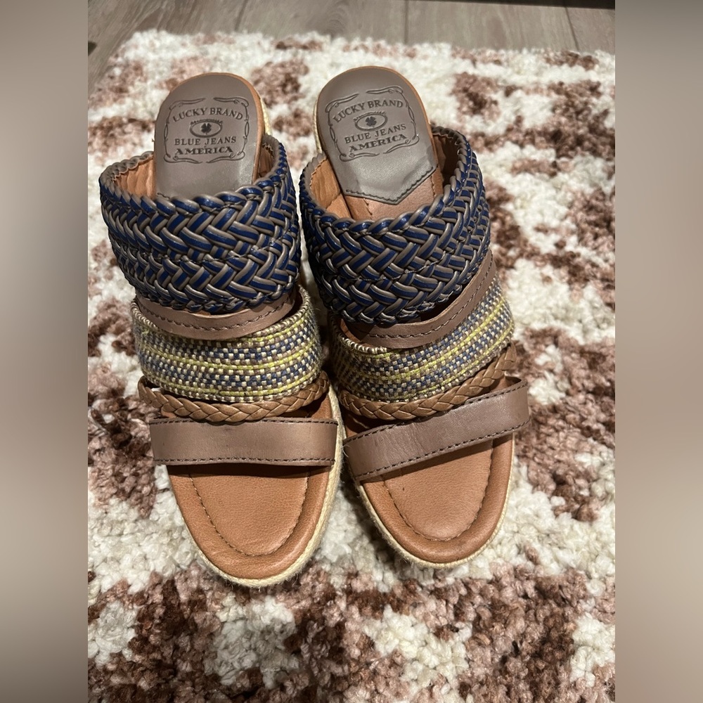 Like New LUCKY Brand brand heel wedges. Women’s Size 8.5